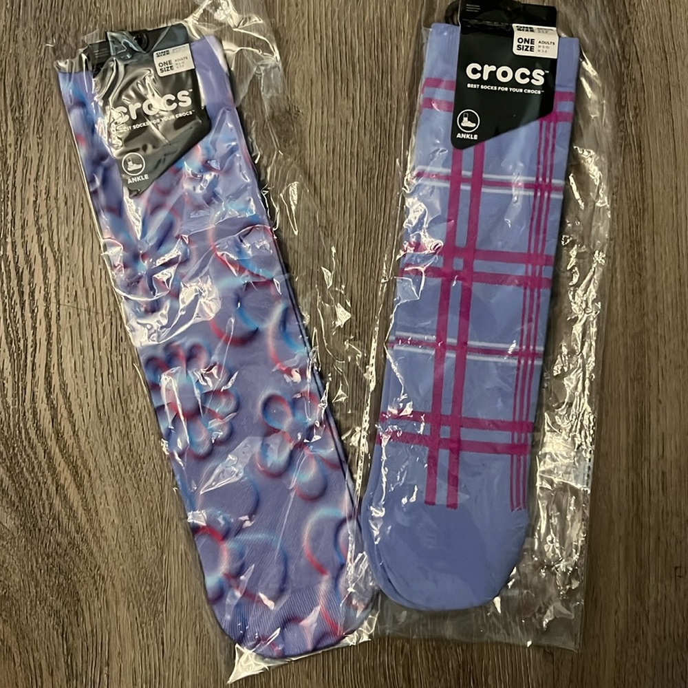 Two Pair crocs socks lavender and magenta